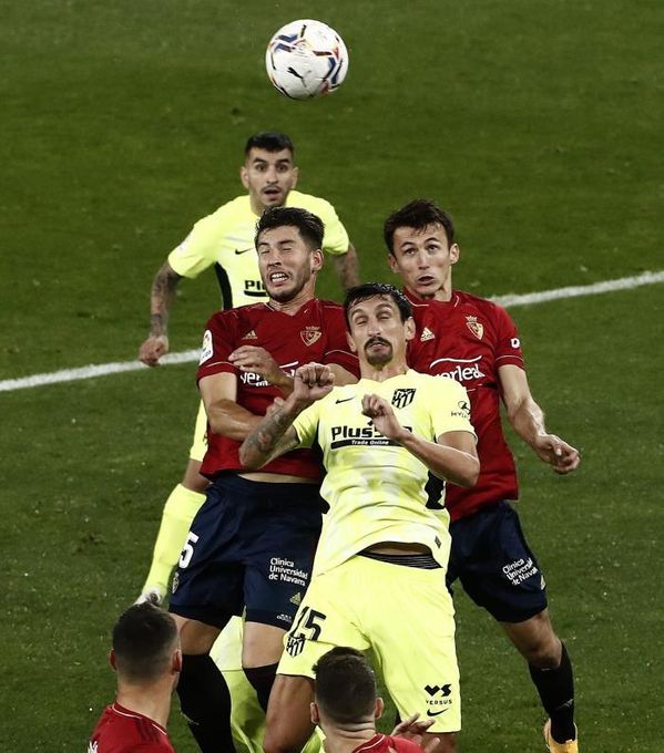 Budimir, cinco toques y primer gol con Osasuna