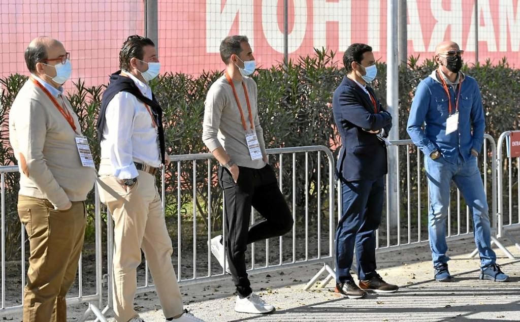 La planta noble arropa al equipo durante el entrenamiento