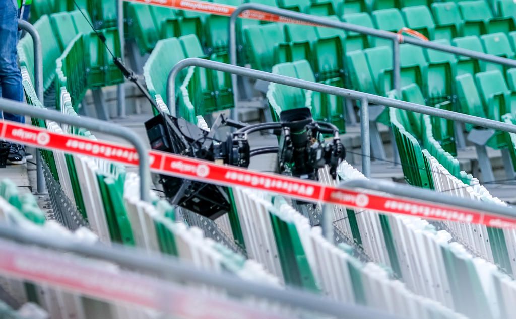 La SkyCam del Villamarín cayó en la grada... ¡Suerte que no había público!