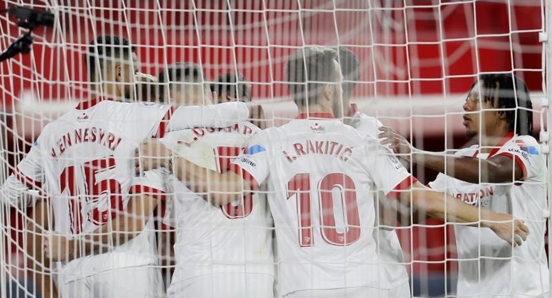 1-0. El Sevilla remonta el vuelo en Liga con un gol de penalti de Ocampos