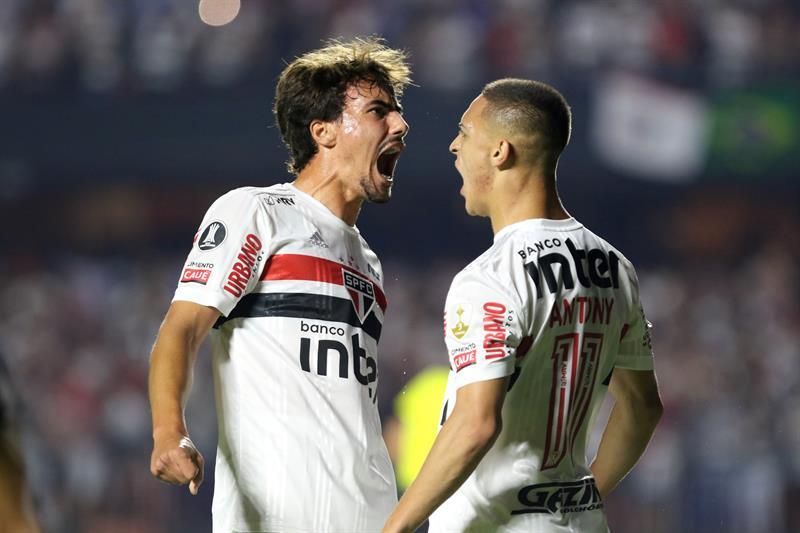 El Sao Paulo vence al Goiás por 2-1 en el regreso de Juanfran