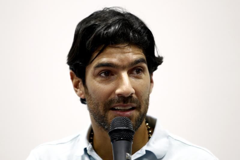 El 'Loco' Abreu deja de ser técnico y jugador del Boston River uruguayo