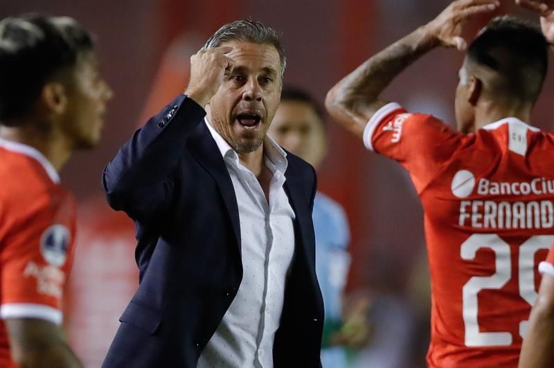 El uruguayo Sosa salva a Independiente en el empate ante Colón