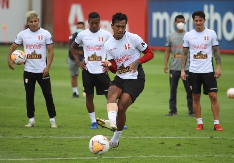 Gianluca Lapadula se entrena con la selección de Perú, que ya está completa