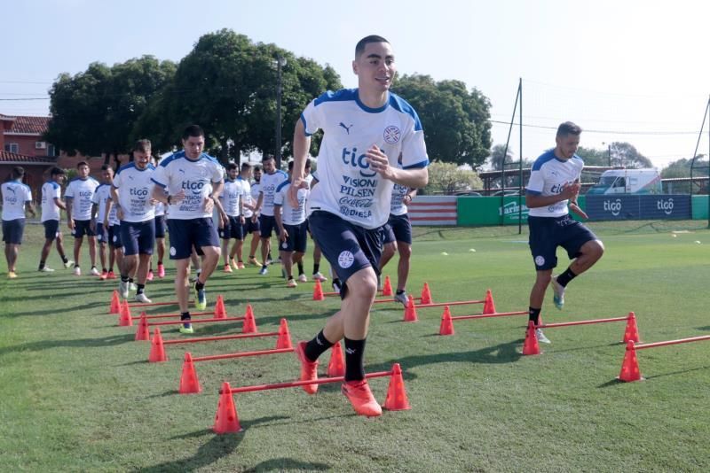 Paraguay realiza último entrenamiento en casa antes de viajar a Argentina