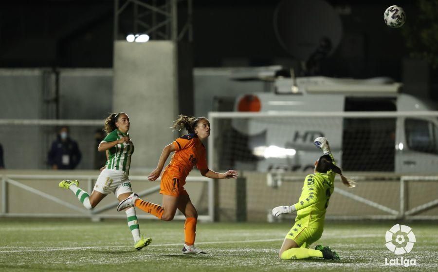 El homenaje a Maradona de la che Flor que tuvo que remontar el Betis Féminas