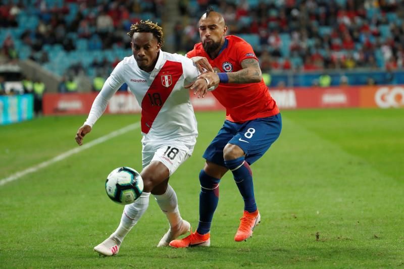 Chile y Perú chocarán por los tres puntos en un nuevo Clásico del Pacífico