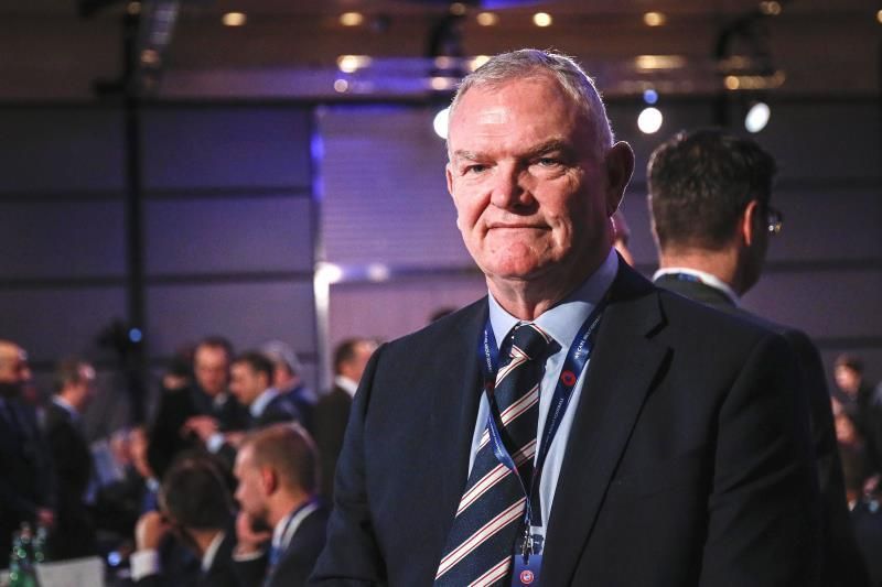 Clarke también renuncia como vicepresidente de la FIFA