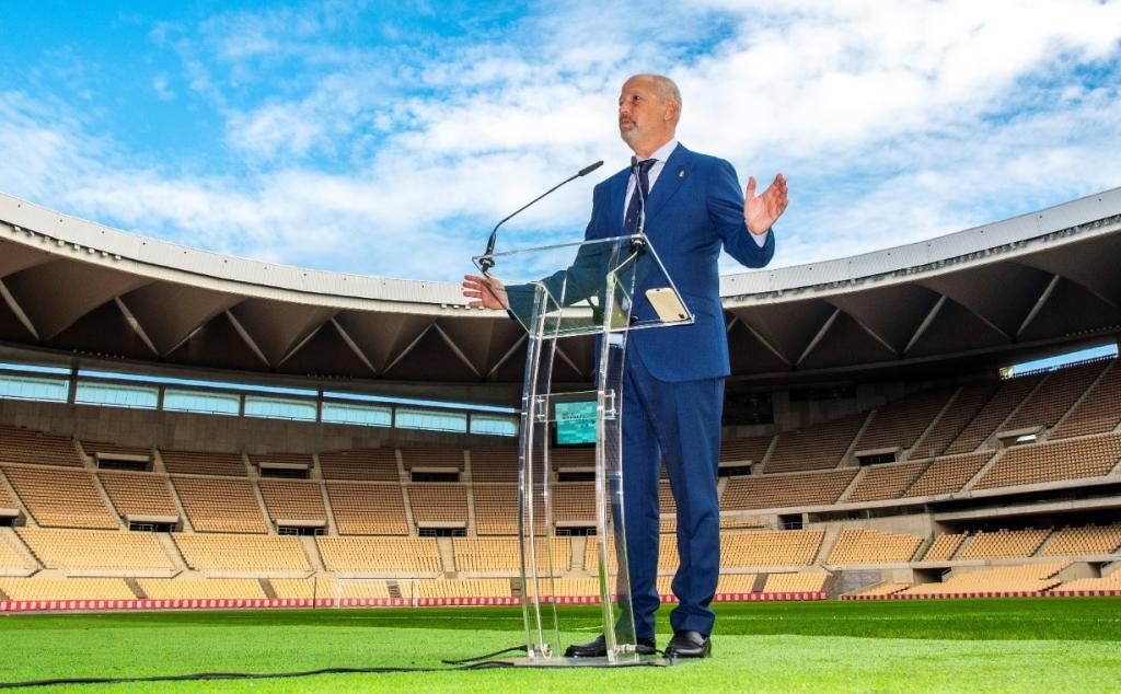 Javier Imbroda ofrece de nuevo el Estadio Olímpico a Betis y Sevilla