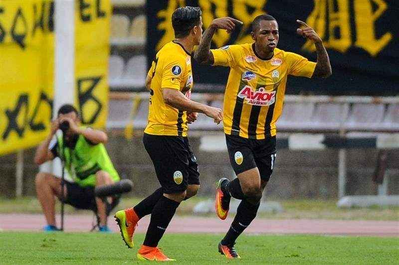 Táchira y La Guaira lideran la liga venezolana de fútbol