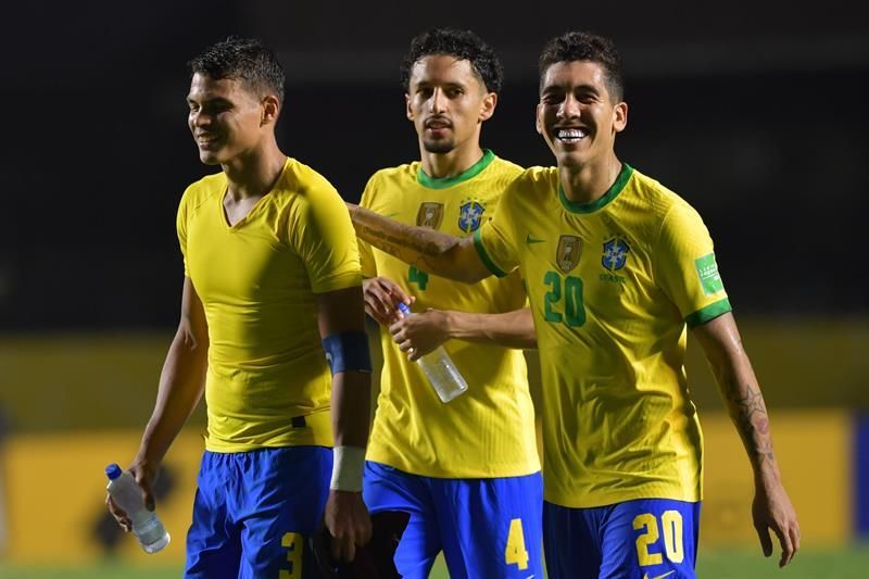 Brasil piensa en ganar en Uruguay, pero sabe del "peligro" de Suárez y Cavani