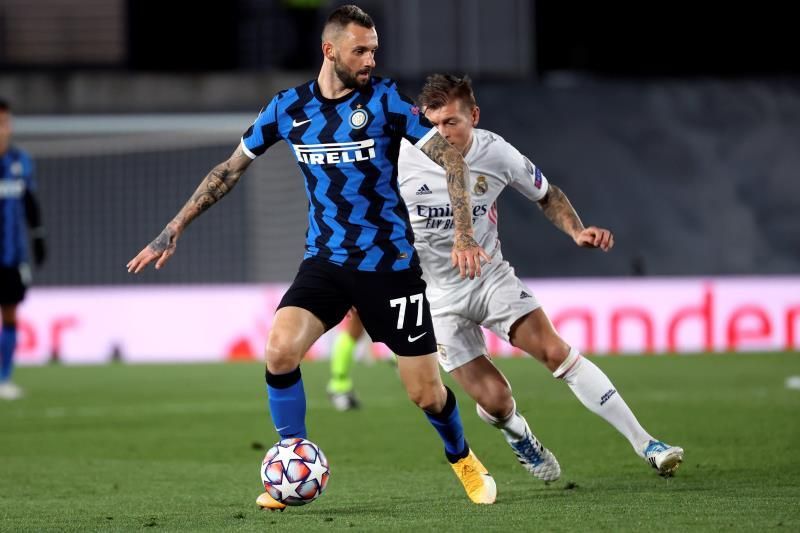 Los contagios de Kolarov y Brozovic complican al Inter en vista del Madrid