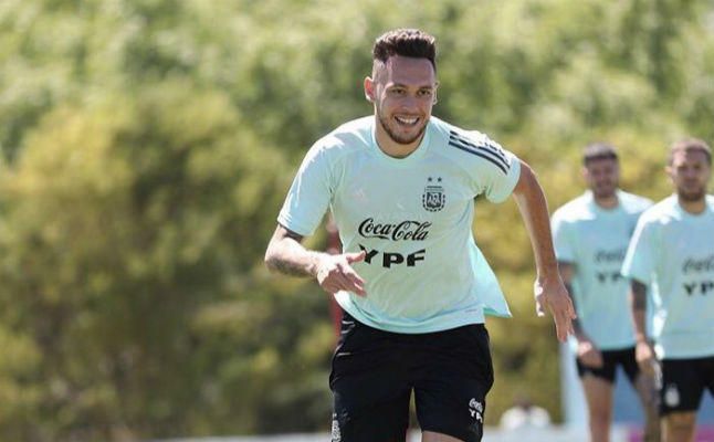 Scaloni le da una buena noticia a Lopetegui con Ocampos