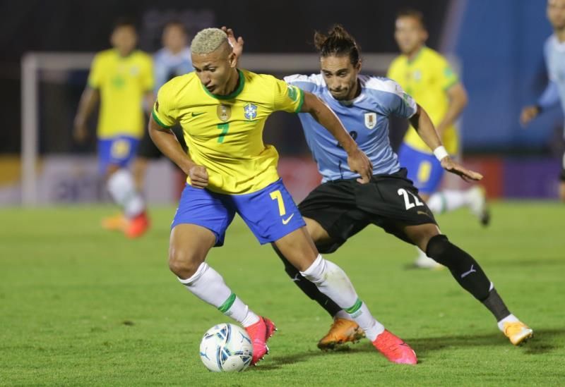 0-2. Brasil enlaza cuarto triunfo y golpea de nuevo a Uruguay en Montevideo