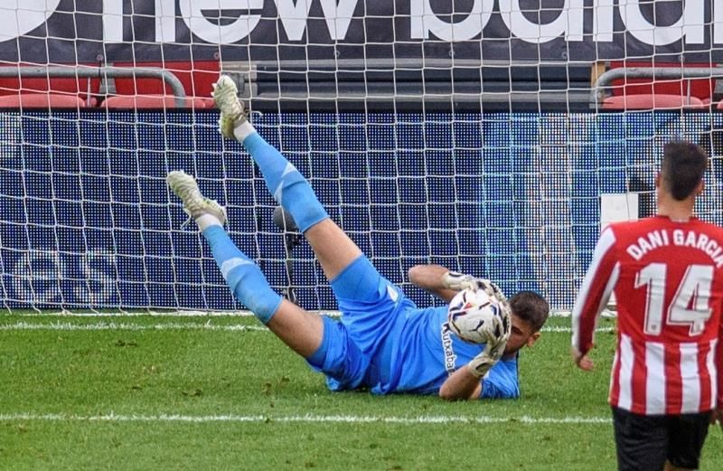 Unai Simón, la estrella en el entrenamiento del Athletic