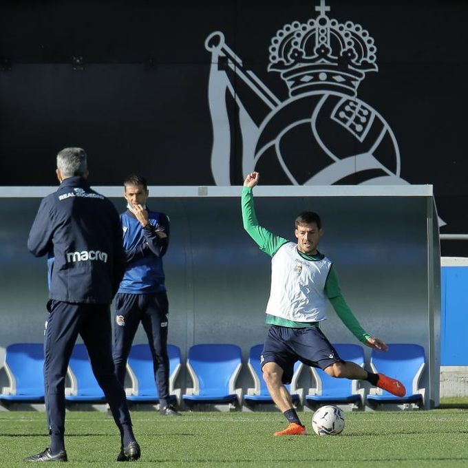 David Silva, baja ante el AZ y el Villarreal por una lesión muscular