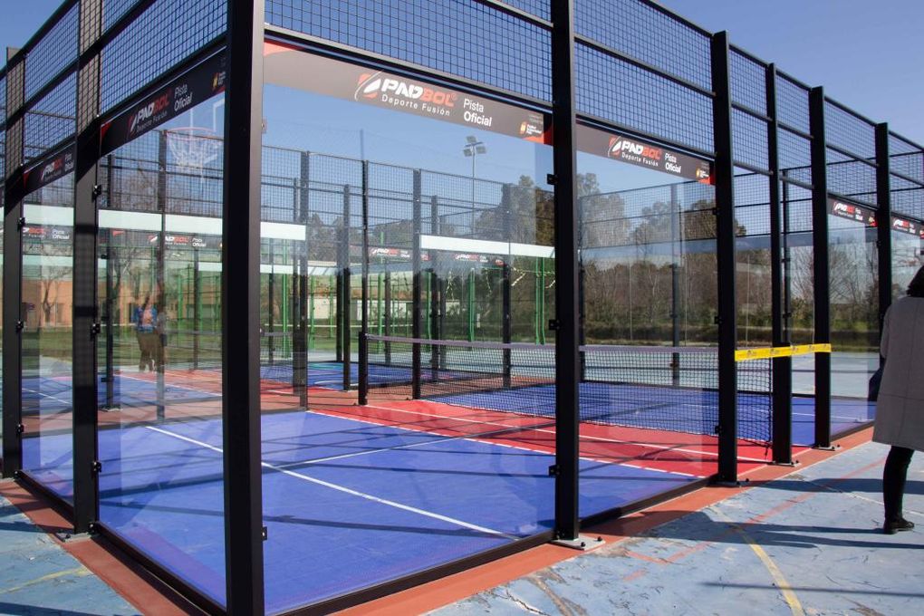 Practicar pádbol en la UPO