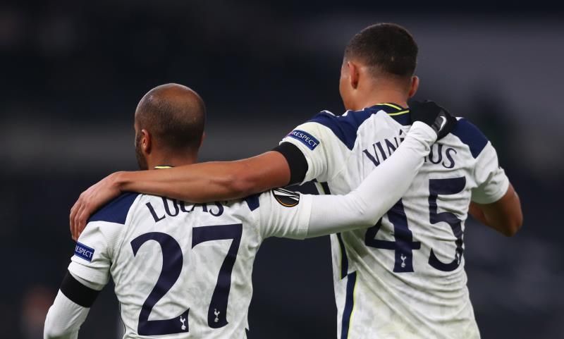 Carlos Vinicius impulsa al Tottenham