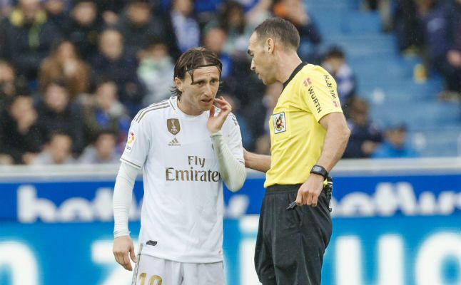 Ya hay árbitros para el Huesca-Sevilla FC y el Betis-Eibar