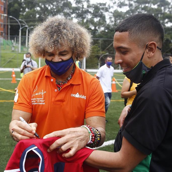 Carlos Valderrama: "Maradona nunca se va a ir, los artistas nunca se van"