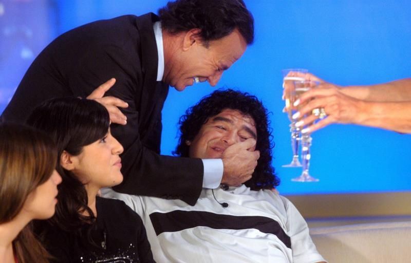 Julio Iglesias: "Te amaba mucho, Diego"