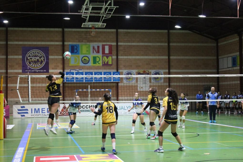 El Mairena Voley Club, intratable lejos del Pabellón Marina Alabau