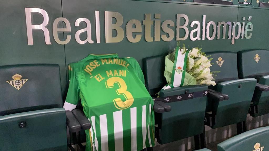 El homenaje del Betis a El Mani ante el Eibar