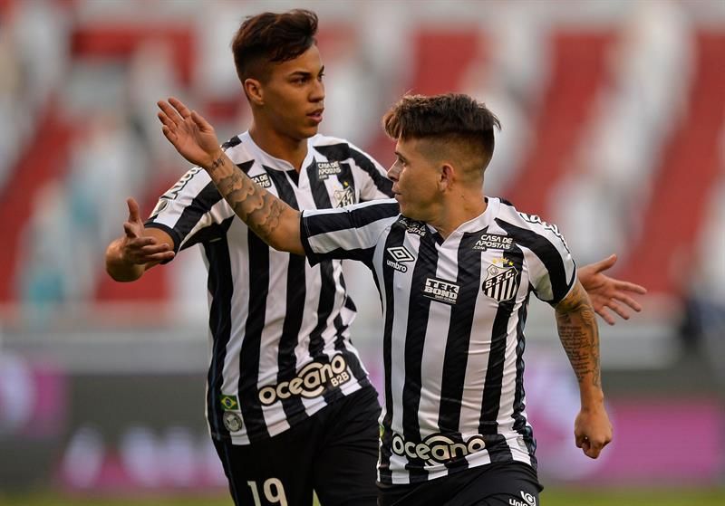 Santos recibirá al Liga de Quito con cuatro atacantes pese a bastarle el empate