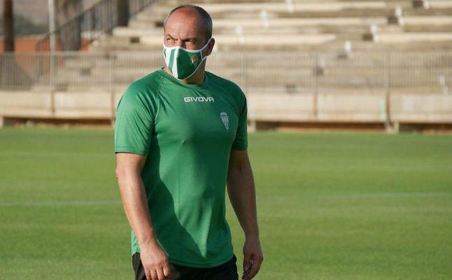 El Córdoba destituye a Sabas y negocia con un ex del Sevilla