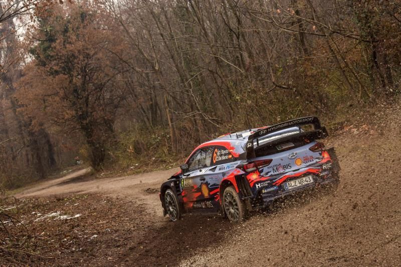 Sordo se sitúa en cabeza tras la primera especial del día