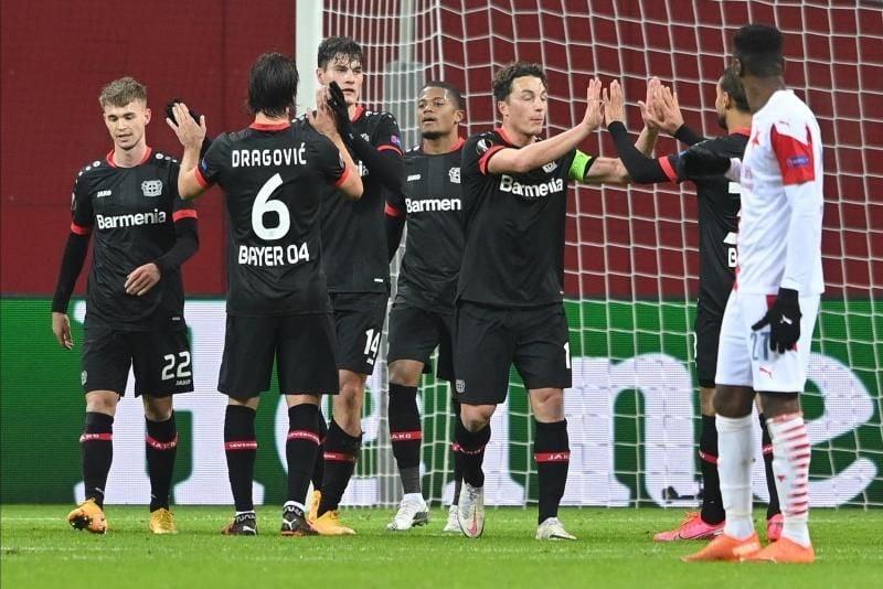 Bailey da al Leverkusen el primer puesto de grupo