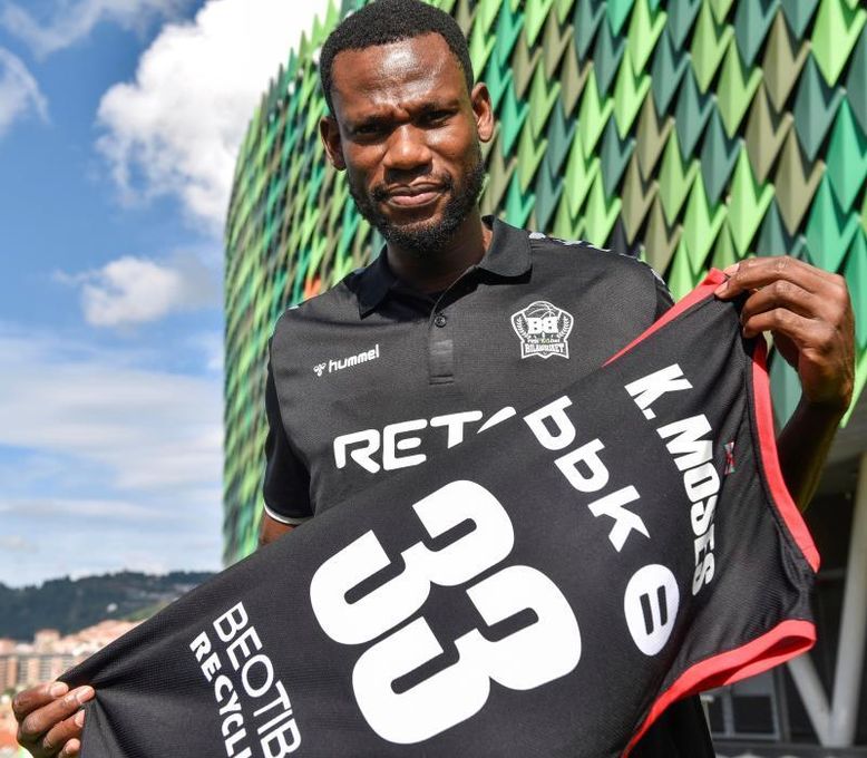 El pívot Kingsley Moses causa baja en el Bilbao Basket