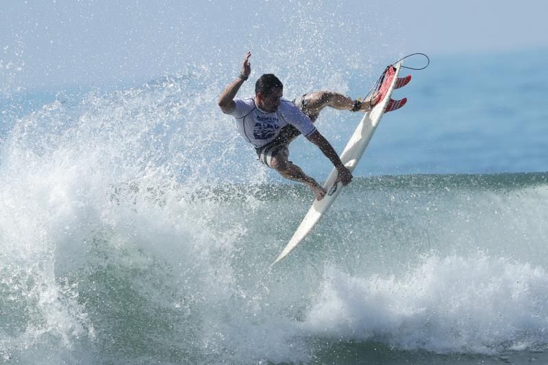 Más de 100 surfistas compiten en torneo Latinoamericano en El Salvador