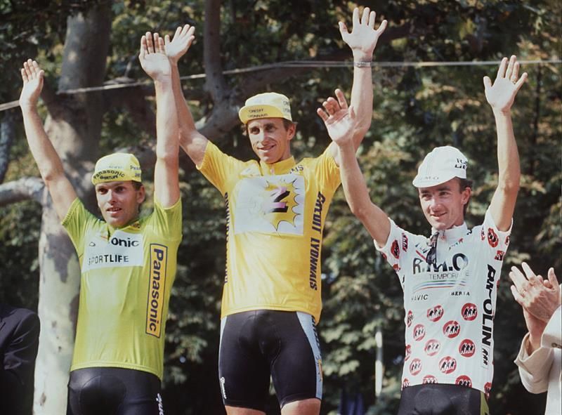 Lemond, triple ganador del Tour de Francia, condecorado con la medalla de oro del Congreso de EE.UU.
