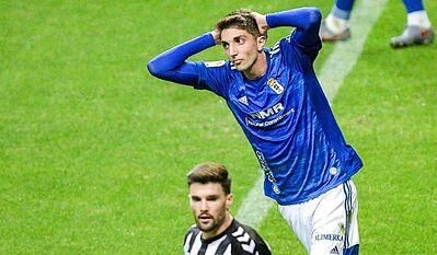 El bético Edgar crece en Oviedo y se convierte en un ídolo