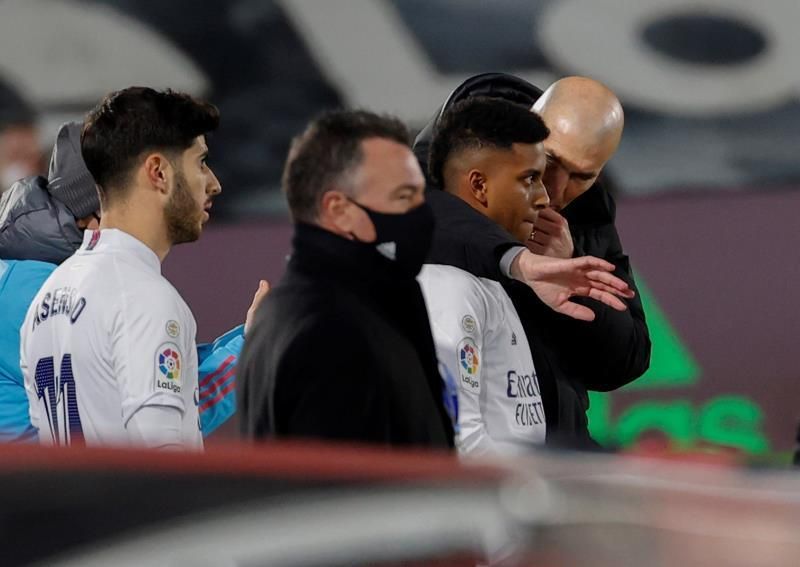 Zidane: "A Isco no le doy la oportunidad de demostrar el jugador que es"