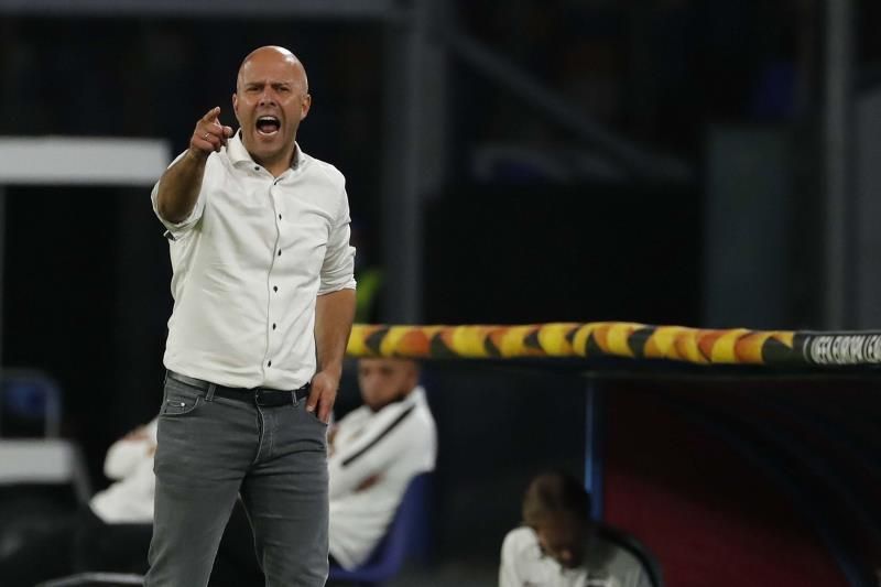 El Feyenoord hace oficial el polémico fichaje del exentrenador del AZ Alkmaar