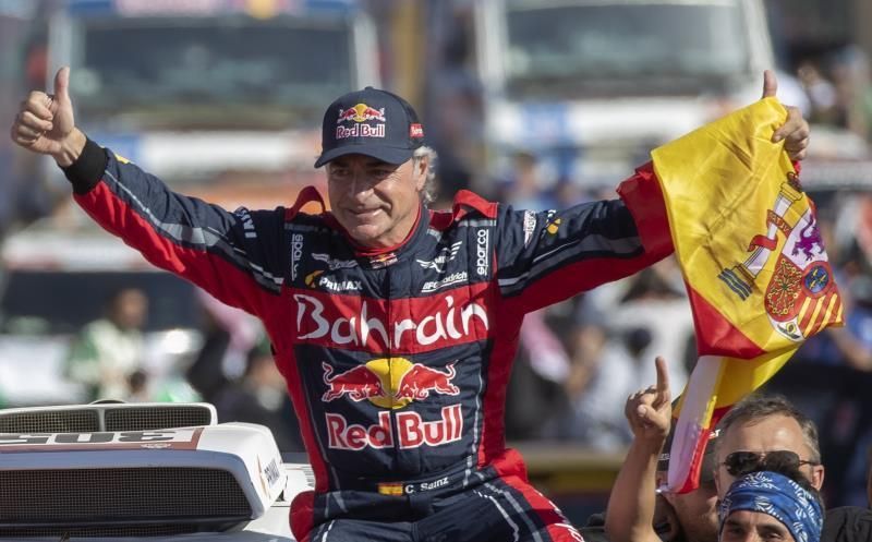 Carlos Sainz, ganador de la Baja Hail-2 tras una penalización a Al-Attiyah