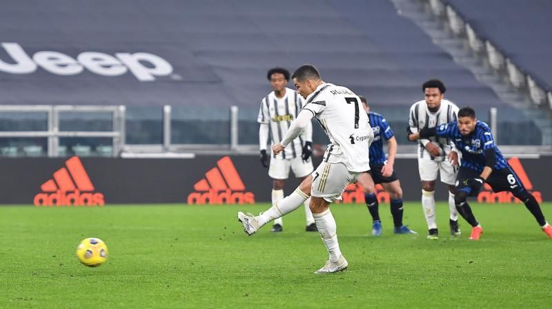 Gollini detiene un penalti a Cristiano y frena al Juventus
