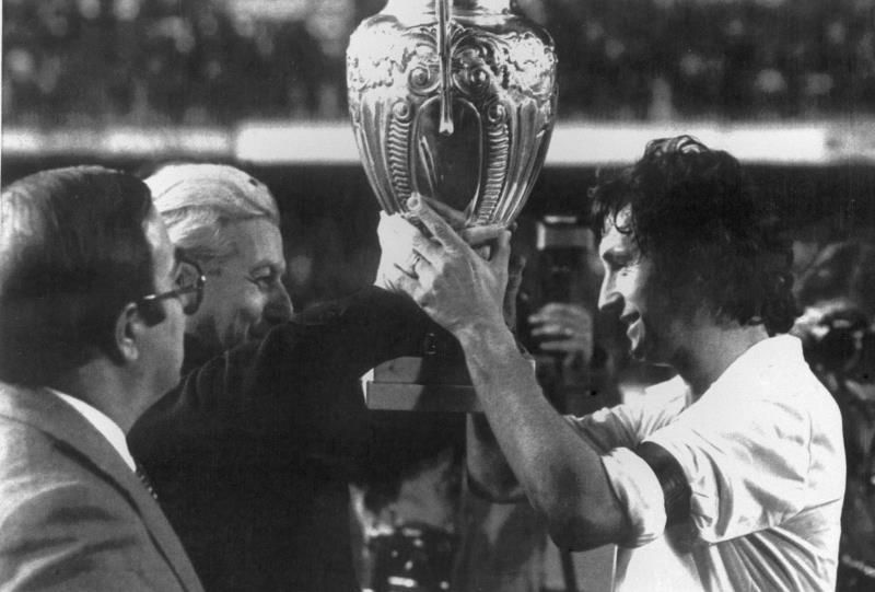 La primera Supercopa de Europa del fútbol español cumple 40 años