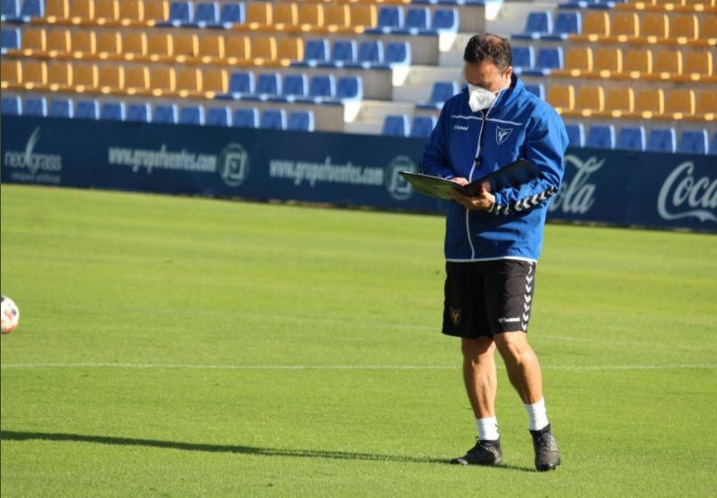 Salmerón, técnico del UCAM, avisa: "Queremos pasar de ronda" ante el Betis