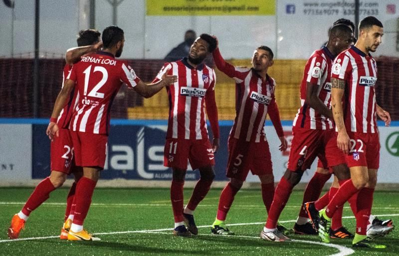 El Atlético no falla y el Valencia sufre lo indecible para ganar