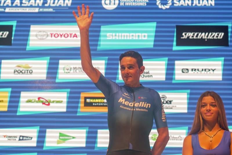 Óscar Sevilla, de 44 años, amplía su contrato con el Team Medellín