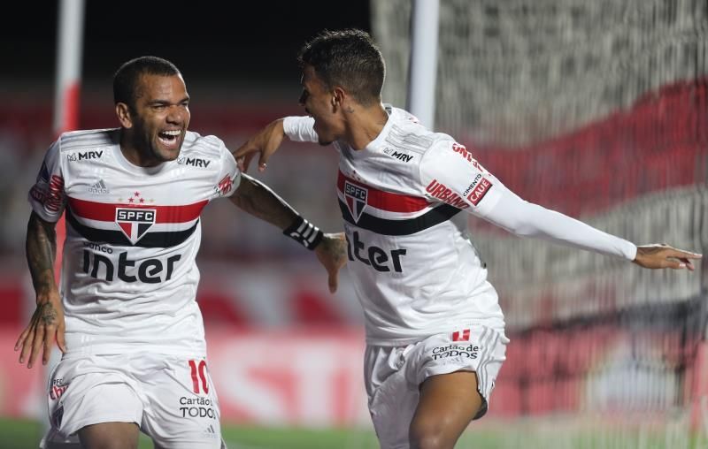 Sao Paulo gana a Sampaoli y amplía a siete puntos su ventaja en Brasil