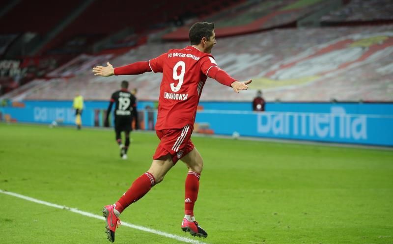 Lewandowski hace líder al Bayern con un doblete