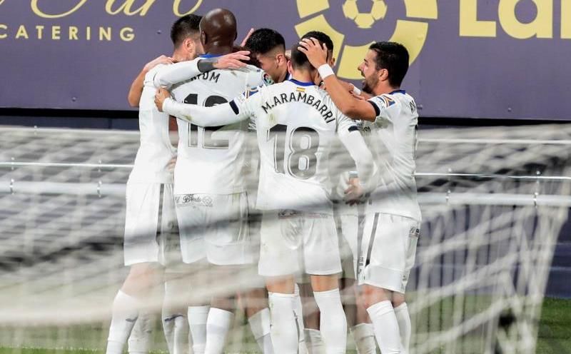 0-2. El Getafe respira y estanca al Cádiz