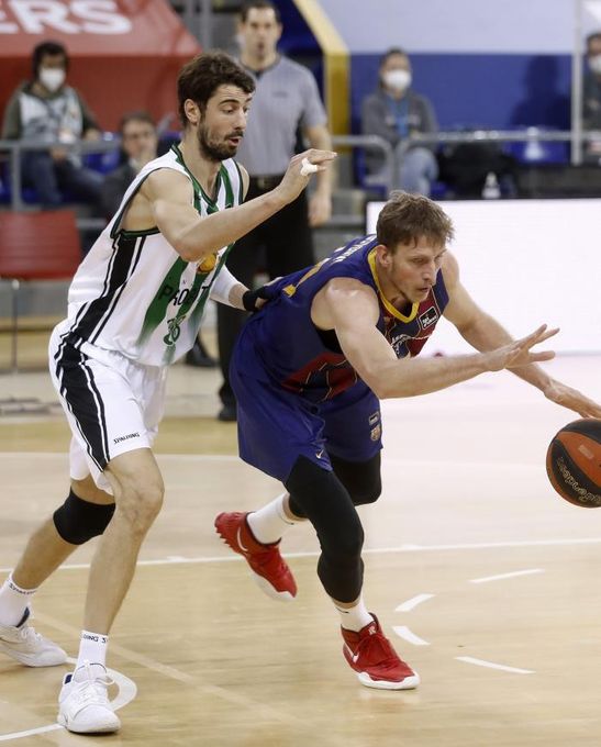 88-74. El Barça se cura las heridas en el derbi