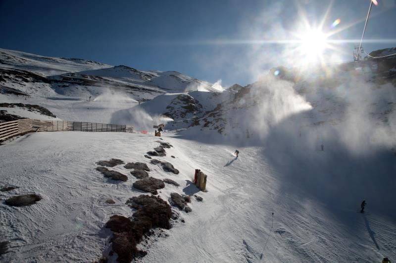 Sierra Nevada supera en su primer fin de semana los 11.600 esquiadores
