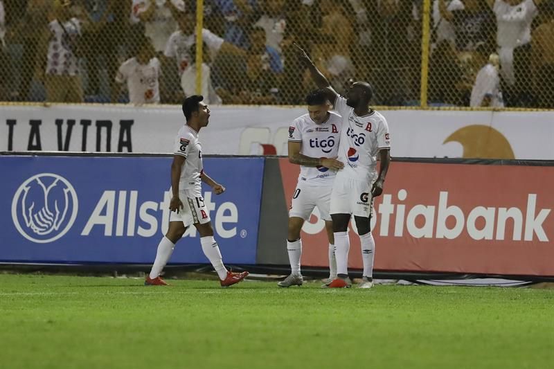 Cuatro equipos se acercan a los cuartos de final en la liga de El Salvador