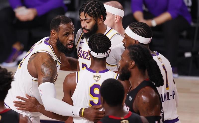 Los Lakers, más fuertes, buscan revalidar el título y los Clippers, hacer lo suyo